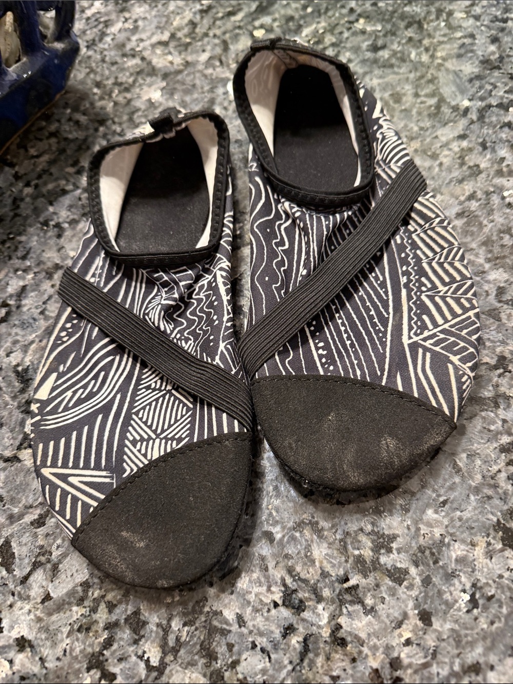 Fitkicks Womens Black & White Patterned Water Shoes